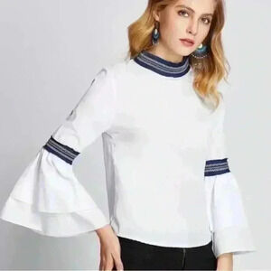 NWT Few Moda Bell Sleeve Embroidered Accents Blouse Women’s Medium